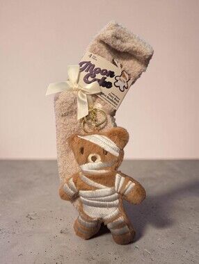 Moon Cake Women 4 Pack Of Cozy Socks, With Bear Bag Charm, NWT Size 4-10